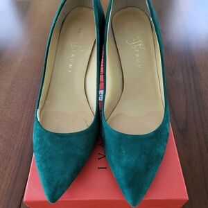 Ivanka Trump size 8 suede Heels 👠